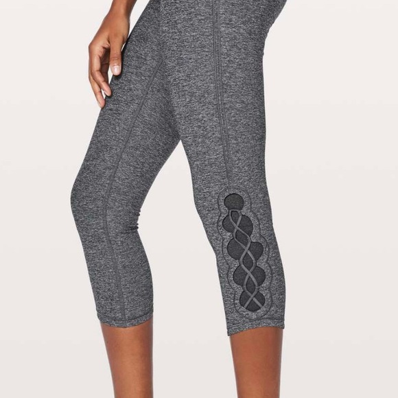 Lululemon Tied To It Crop, Sz 6 - Picture 6 of 7